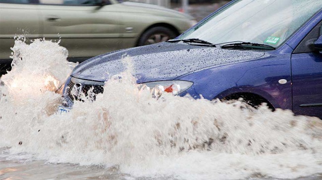 driving in flood water sedan autoindica