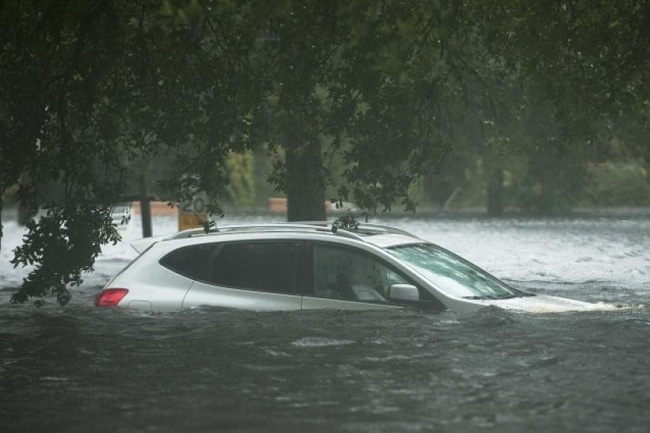 driving in flood water submerged autoindica