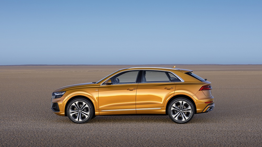 Audi Q8 side Autoindica